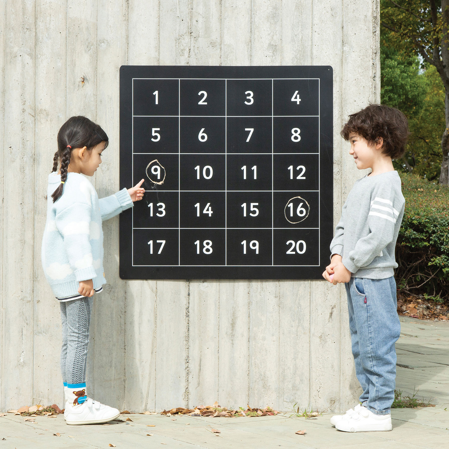 Outdoor - Number 1-20 Chalkboard