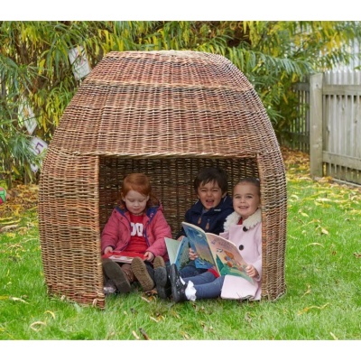 Outdoor Wicker Group Readers Pod