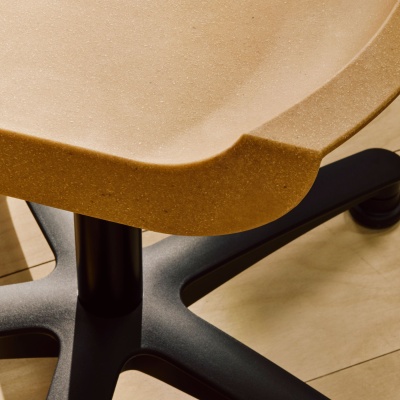 Postura+ Wood Mix Low Task Stool