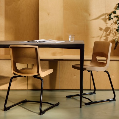 Postura+ Wood Mix Reverse Cantilever Chair